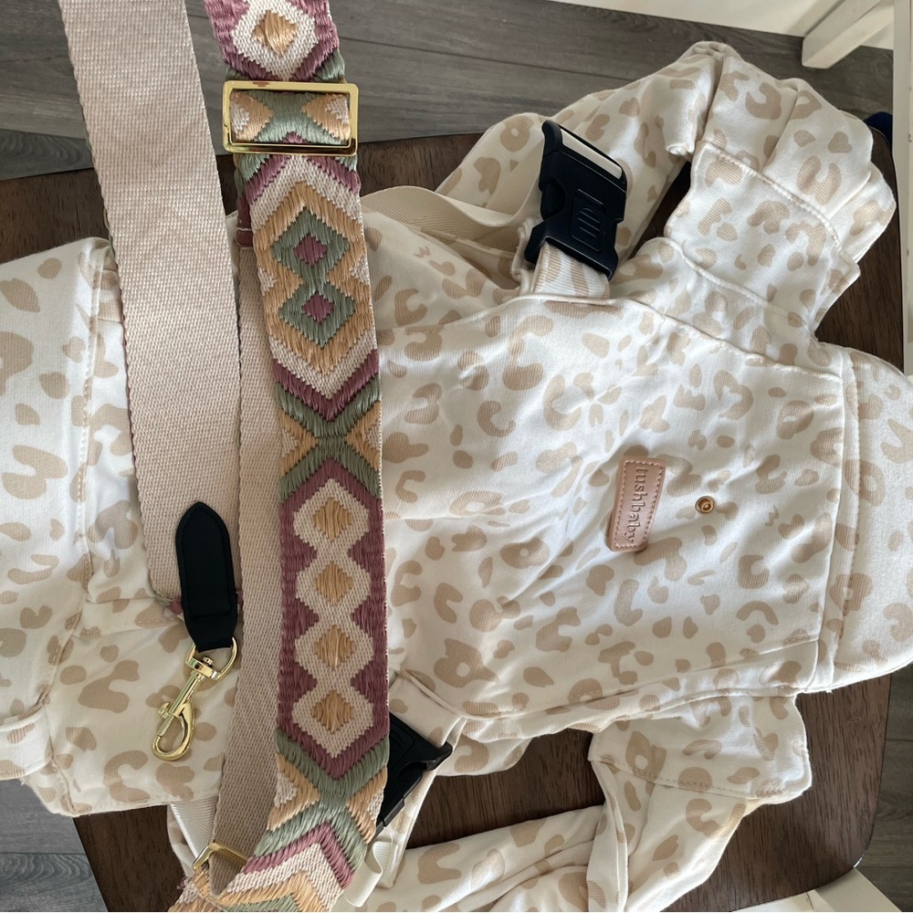 Tushbaby snug attachment